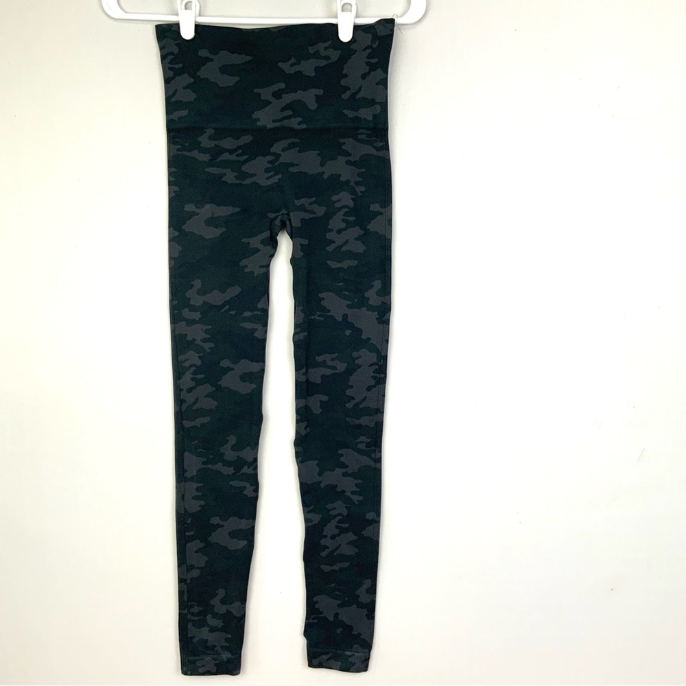 SPANX Sz Small Look At Me Now Seamless Gray Camo Print Camouflage Leggings
